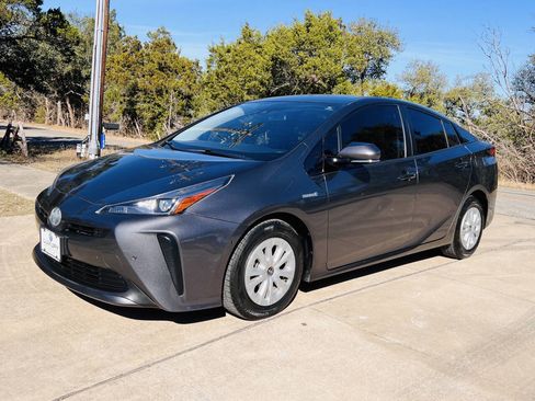 Used 2020 Toyota Prius LE image 6