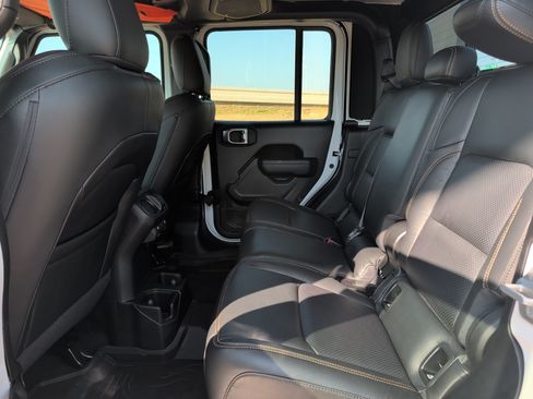Used 2024 Jeep Gladiator Sport AWD/4WD image 24