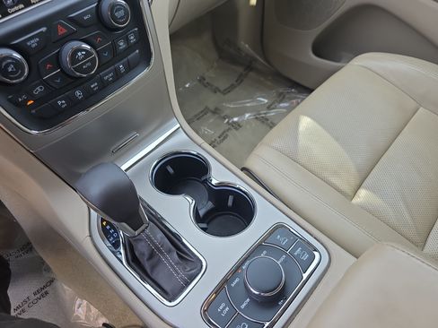 Used 2017 Jeep Grand Cherokee Overland AWD/4WD image 21