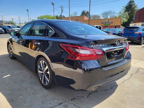 Used 2017 Nissan Altima 2.5 SR FWD image 5