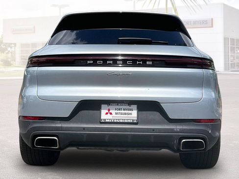Used 2025 Porsche Cayenne AWD/4WD image 16