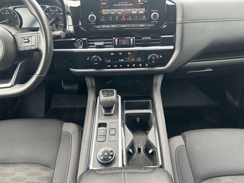 Used 2024 Nissan Pathfinder SV w/ SV Premium Package AWD/4WD image 15