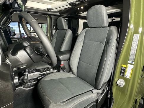 Used 2024 Jeep Wrangler Unlimited w/ Convenience Group image 13