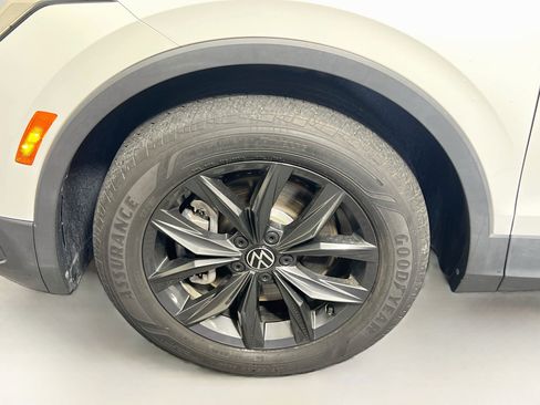 Used 2024 Volkswagen Tiguan SE AWD/4WD image 13