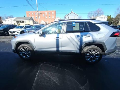 Used 2021 Toyota RAV4 XLE Premium image 35