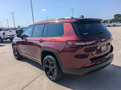 Used 2023 Jeep Grand Cherokee L Laredo RWD image 8