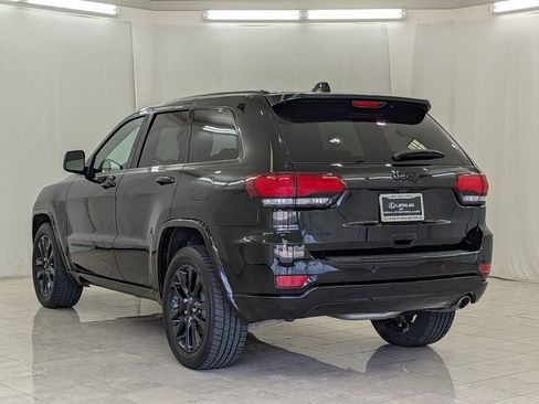 Used 2017 Jeep Grand Cherokee Altitude AWD/4WD image 6