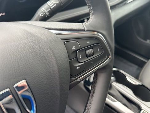 Used 2025 Buick Envista Avenir image 23