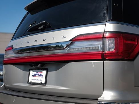 Used 2018 Lincoln Navigator L Select w/ Technology Package AWD/4WD image 23