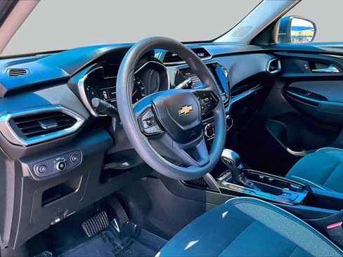 Used 2021 Chevrolet TrailBlazer LT w/ Convenience Package FWD image 18