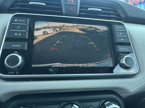 Used 2022 Nissan Versa SV image 16