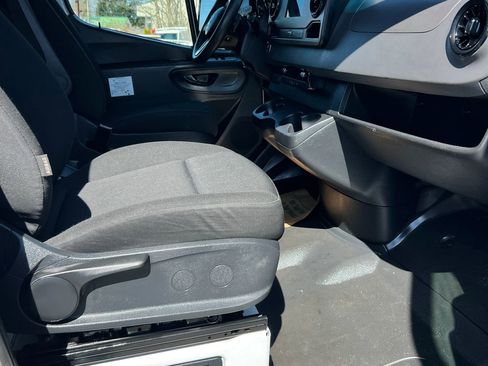 Used 2019 Freightliner Sprinter 3500 w/ Premium Package image 12