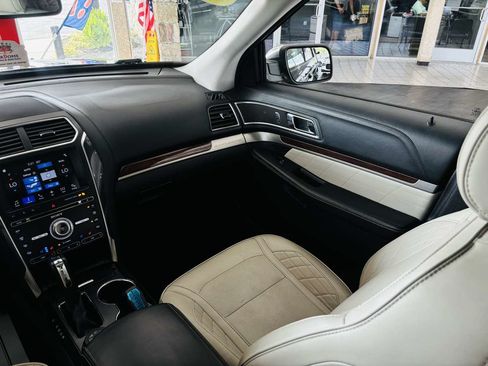Used 2017 Ford Explorer Platinum AWD/4WD image 47