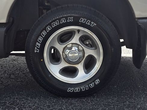 Used 2005 Ford Explorer Sport Trac XLS AWD/4WD image 32