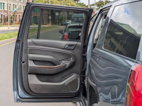 Used 2019 Chevrolet Suburban LS image 11