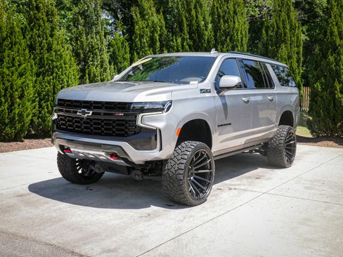 Used 2024 Chevrolet Suburban Z71 w/ Luxury Package AWD/4WD image 5