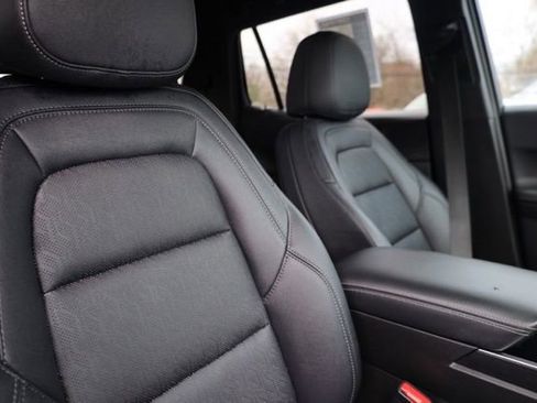 Used 2025 Chevrolet Equinox LT w/ Convenience Package II image 39