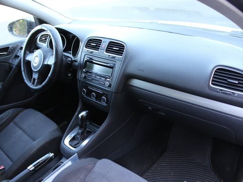 Used 2010 Volkswagen Golf 4-Door FWD image 17