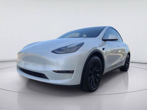 Used 2023 Tesla Model Y AWD image 1