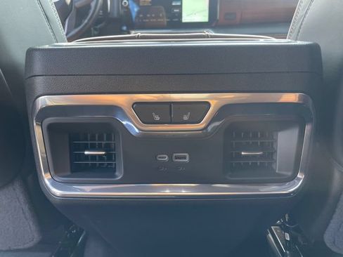 Used 2024 GMC Sierra 2500 Denali Ultimate AWD/4WD image 29
