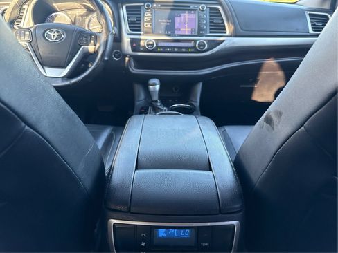 Used 2015 Toyota Highlander XLE AWD/4WD image 13