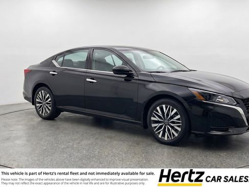 Used 2025 Nissan Altima 2.5 SV FWD image 1