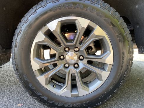 Used 2024 Chevrolet Silverado 1500 High Country w/ Technology Package AWD/4WD image 49