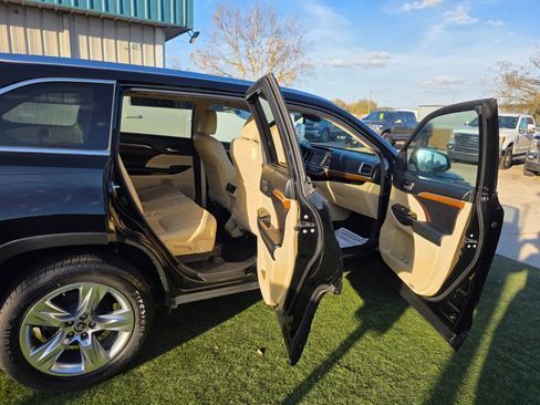 Used 2017 Toyota Highlander Limited image 14