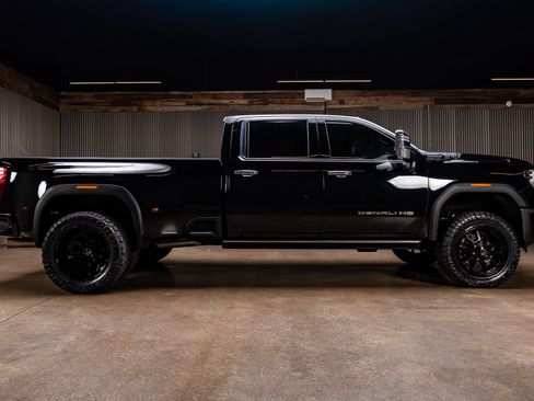 Used 2026 GMC Sierra 3500 Denali Ultimate AWD/4WD image 9