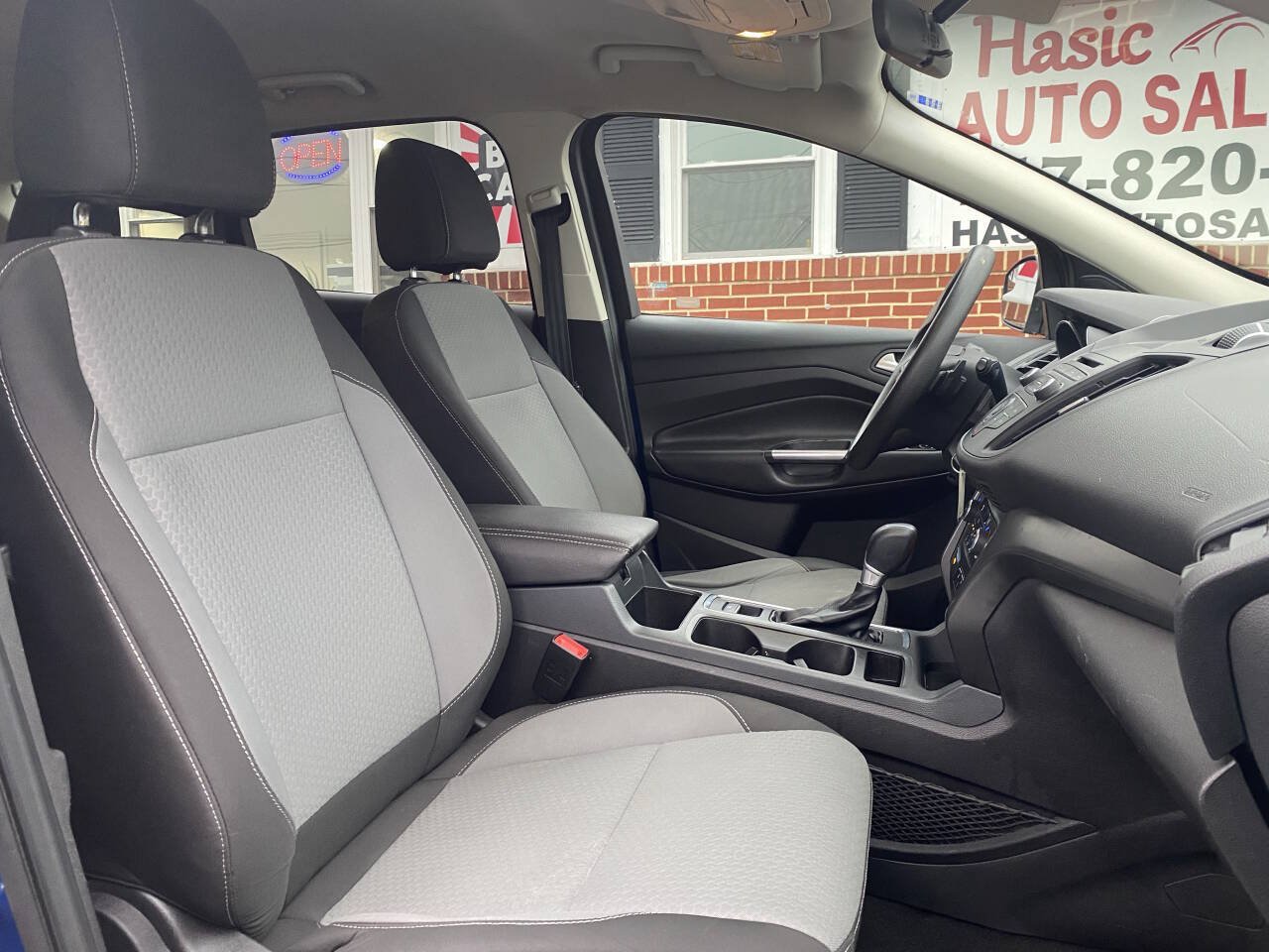 Used 2017 Ford Escape SE AWD/4WD image 16