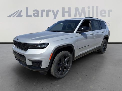 New 2025 Jeep Grand Cherokee L Limited w/ Black Appearance Package image 4