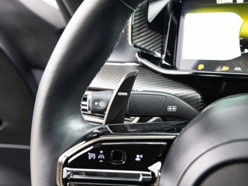 Used 2025 Aston Martin V8 Vantage Coupe image 34