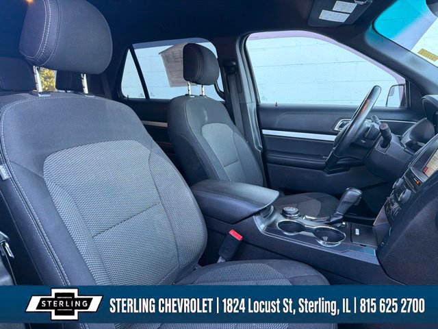 Used 2017 Ford Explorer XLT w/ Equipment Group 201A AWD/4WD image 21