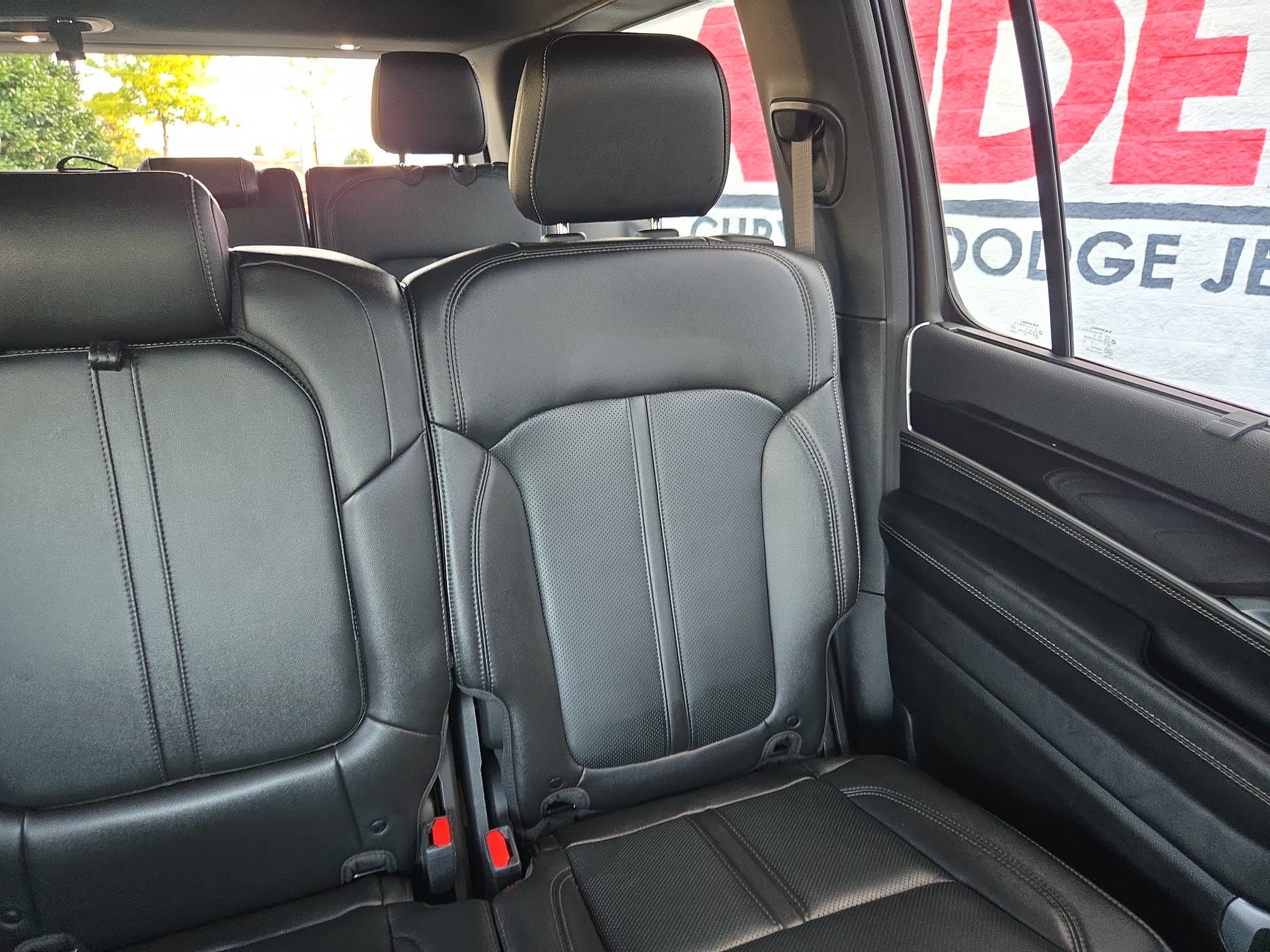 Used 2024 Jeep Wagoneer 4WD w/ Premium Group I image 14