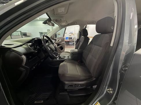 Used 2021 Chevrolet Traverse LT FWD image 11