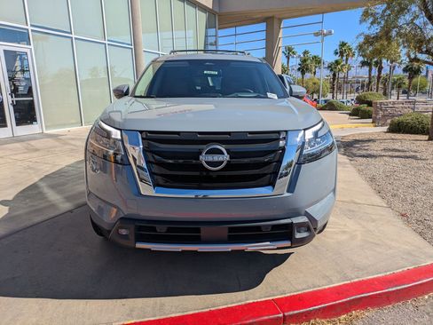 Used 2022 Nissan Pathfinder Platinum w/ Cargo Package FWD image 8