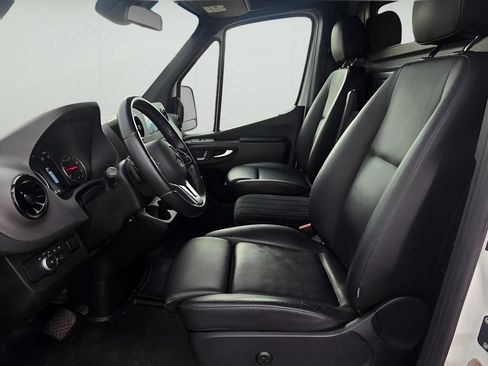 Used 2022 Mercedes-Benz Sprinter 3500 w/ Parking Package image 31