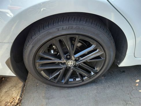 Used 2025 Toyota Camry SE image 12