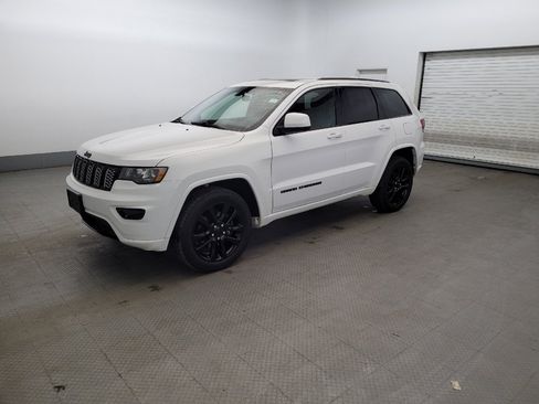 Used 2021 Jeep Grand Cherokee Laredo X AWD/4WD image 2
