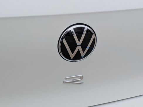 Used 2023 Volkswagen Golf R image 30
