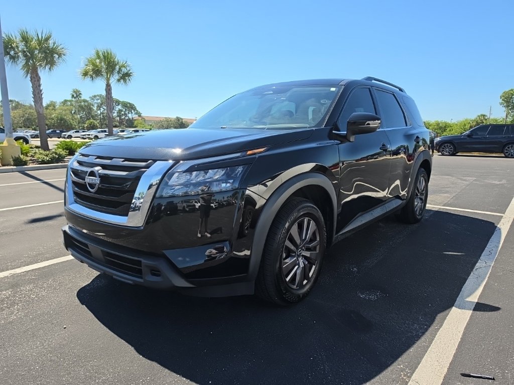 Used 2023 Nissan Pathfinder SV w/ SV Premium Package AWD/4WD image 5