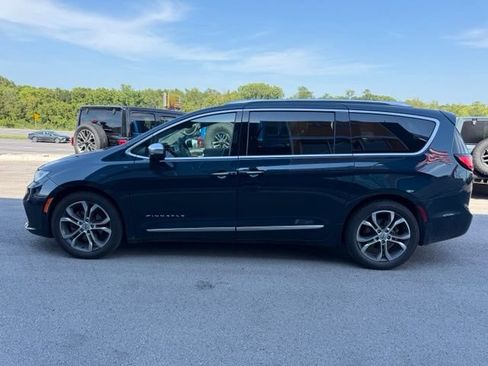 Used 2022 Chrysler Pacifica Pinnacle FWD image 6