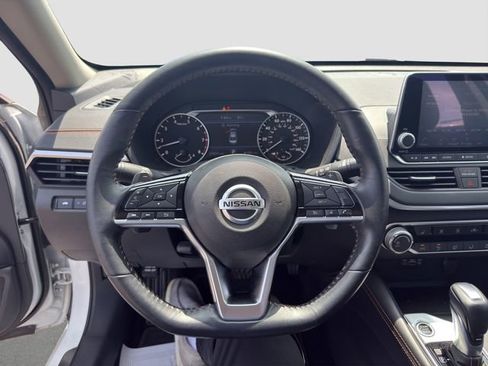 Used 2020 Nissan Altima 2.5 SR w/ Premium Package FWD image 10