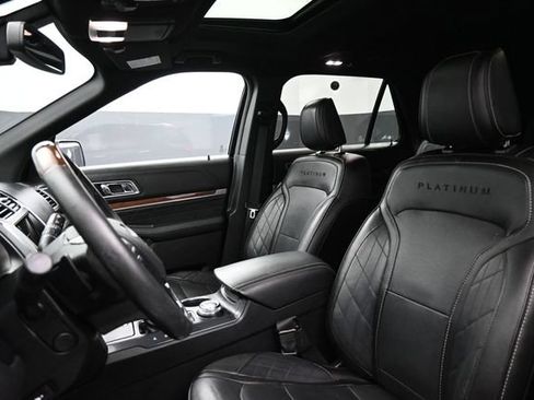Used 2018 Ford Explorer Platinum AWD/4WD image 14