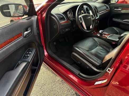 Used 2014 Chrysler 300 image 12