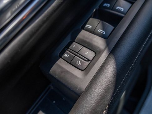 Used 2023 GMC Yukon XL SLT w/ SLT Premium Package image 12