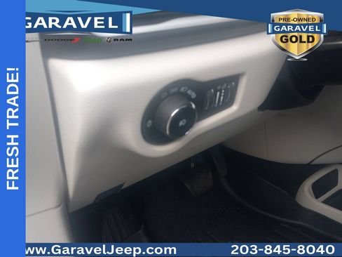 Used 2022 Chrysler Pacifica Touring-L FWD image 21