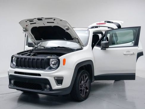 Used 2021 Jeep Renegade Latitude w/ Sun & Sound Group AWD/4WD image 17