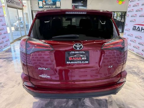 Used 2018 Toyota RAV4 LE FWD image 7