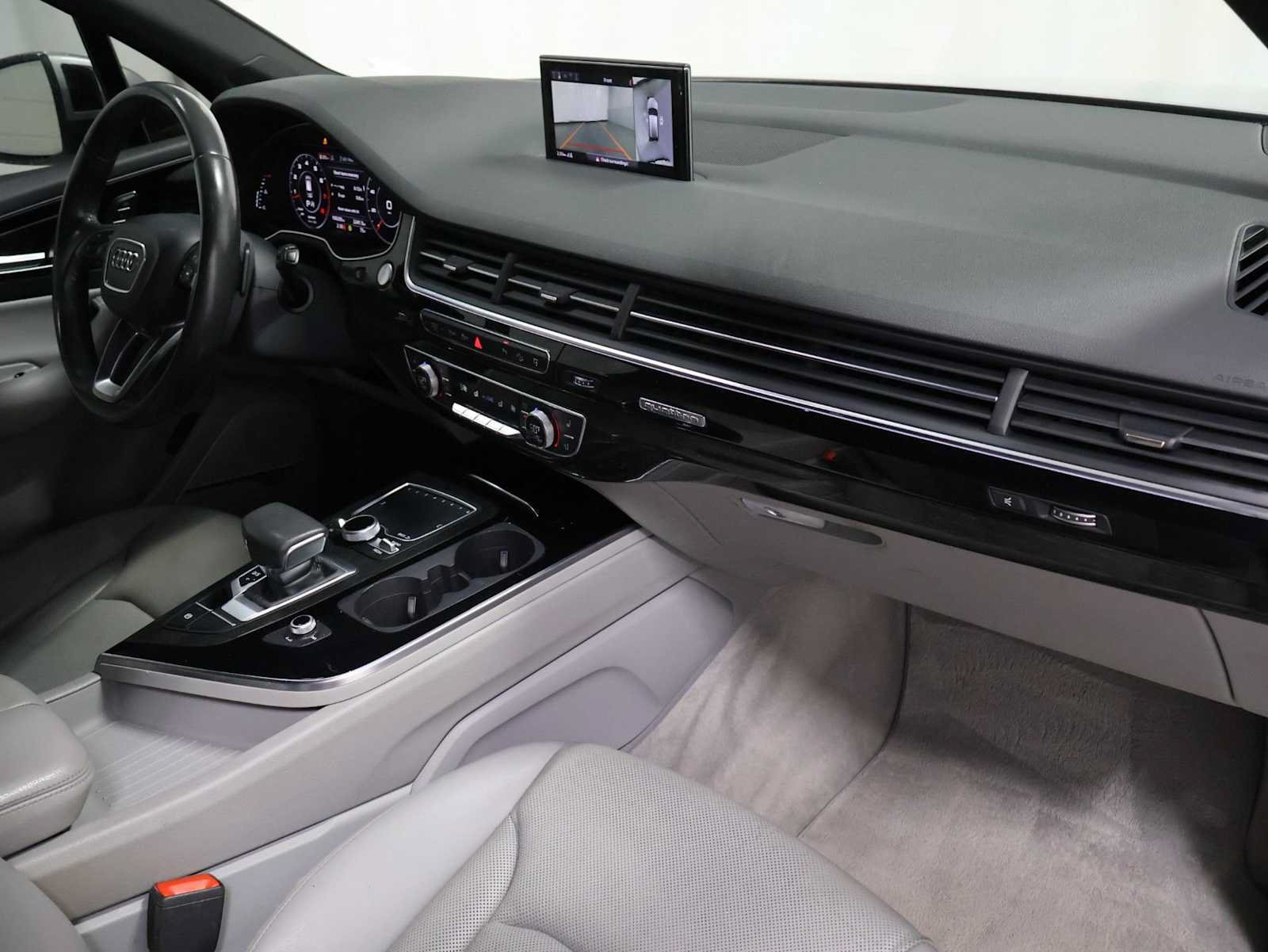 Used 2017 Audi Q7 3.0T Premium Plus w/ Premium Plus Package AWD/4WD image 6